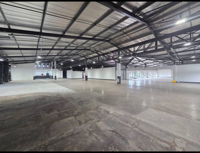 3,000M² WAREHOUSE FOR SALE IN RIVERHORSE VALLEY
